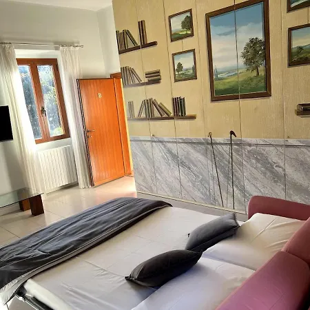 5 Min Walk To - 3 Baths, 3 Bedrooms, 9 Guests 아파트 안게라
