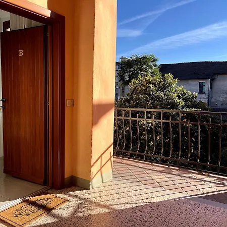 5 Min Walk To - 3 Baths, 3 Bedrooms, 9 Guests Apartment *