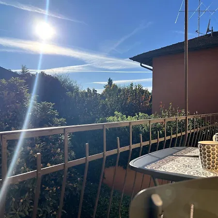 5 Min Walk To - 3 Baths, 3 Bedrooms, 9 Guests Apartment Angera