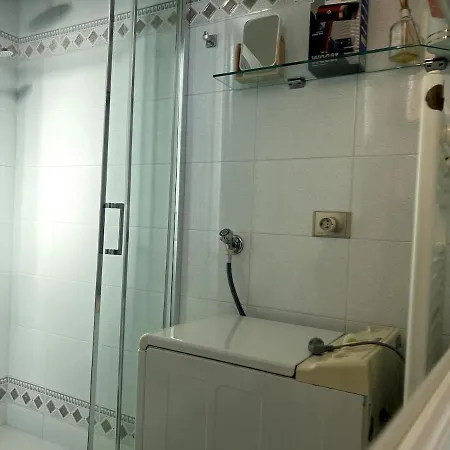 5 Min Walk To - 3 Baths, 3 Bedrooms, 9 Guests Apartment Angera