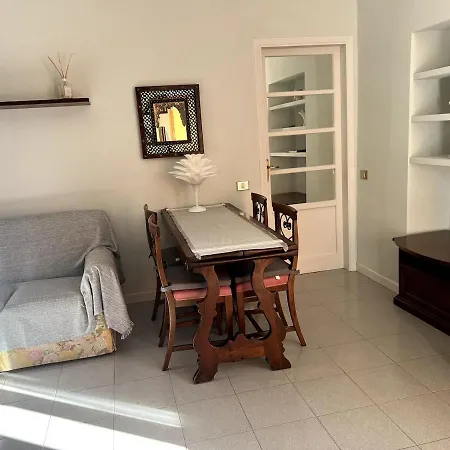 5 Min Walk To - 3 Baths, 3 Bedrooms, 9 Guests Angera